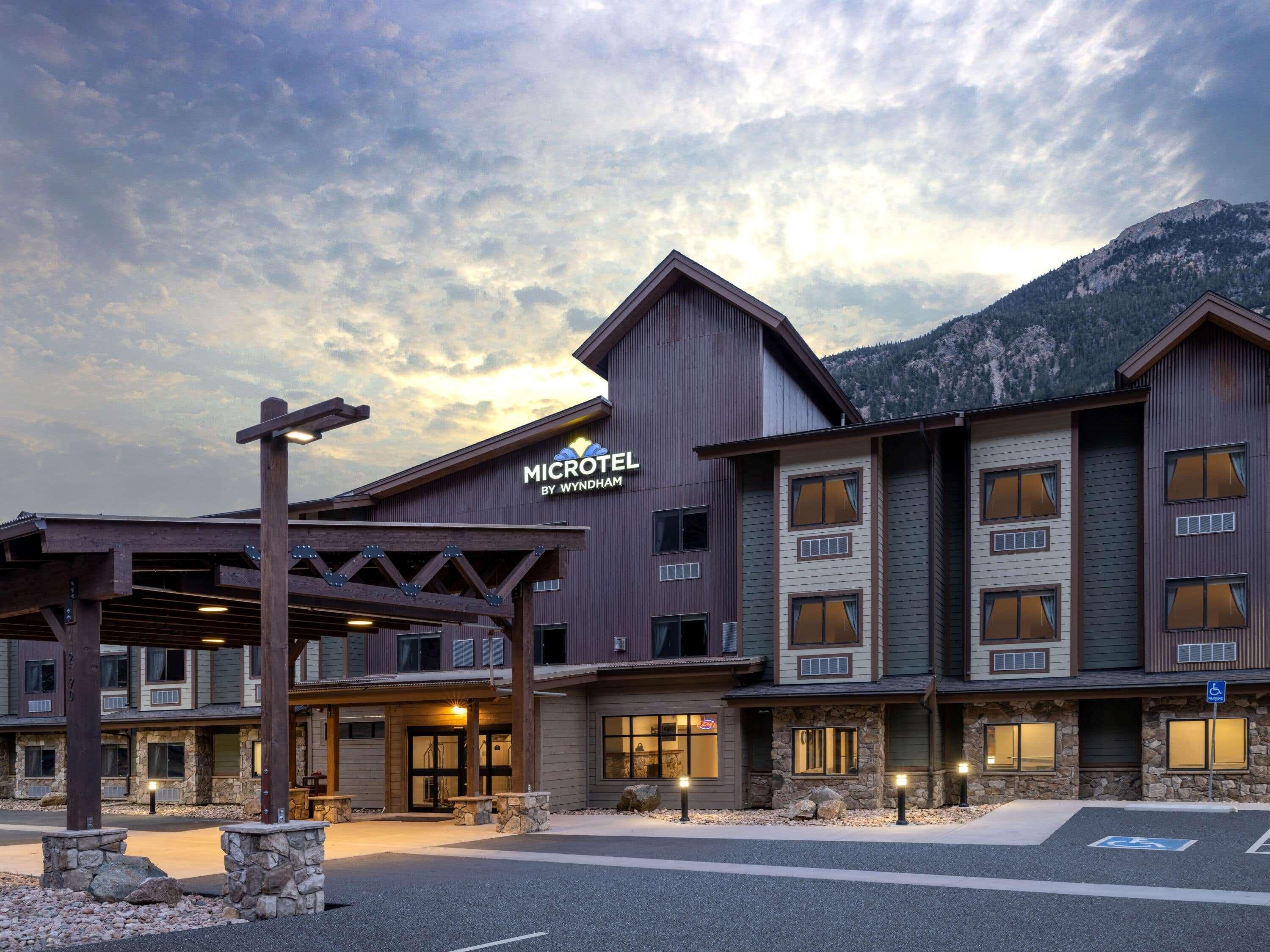 Microtel Inn & Suites By Wyndham Georgetown Lake Exterior foto