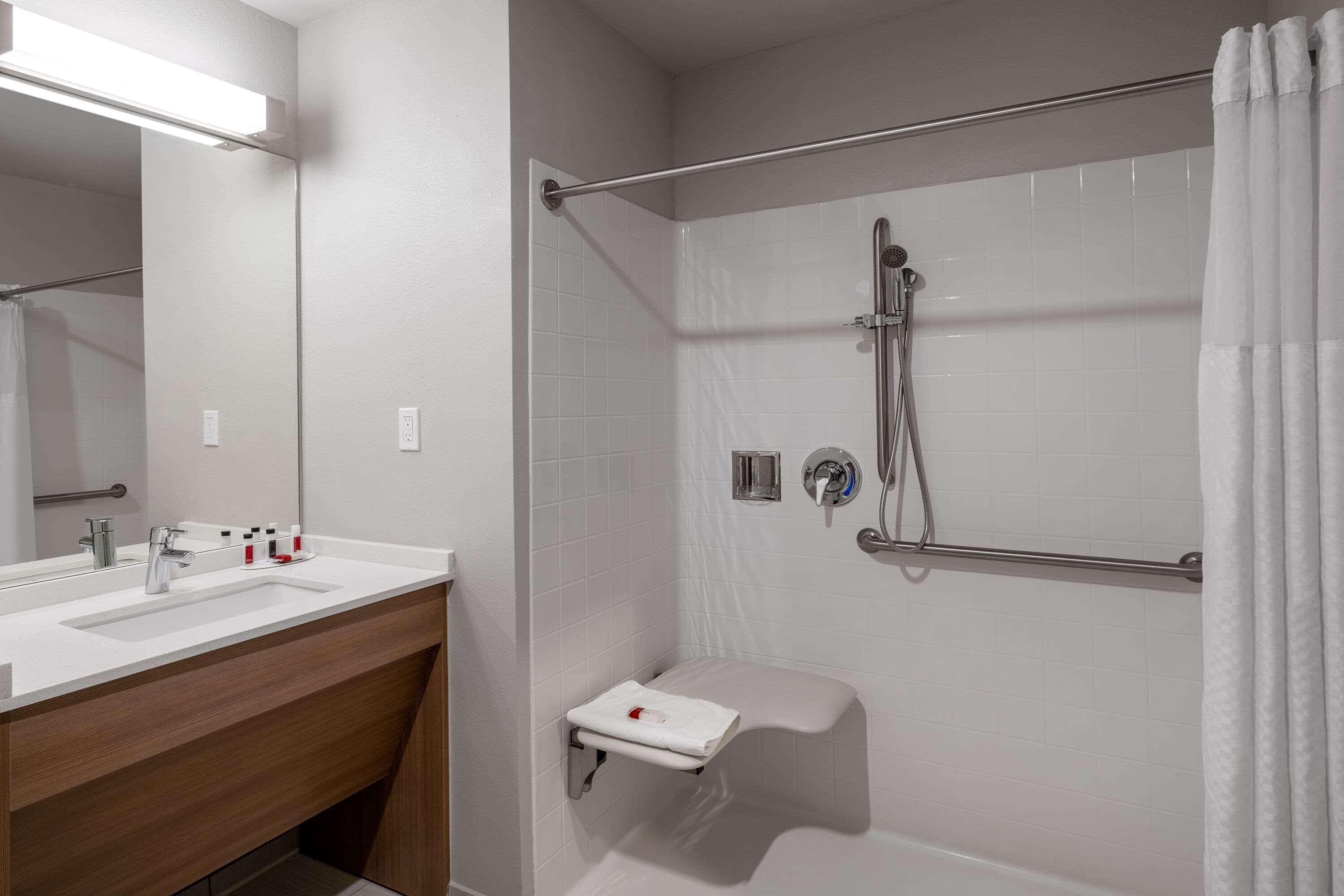 Microtel Inn & Suites By Wyndham Georgetown Lake Exterior foto